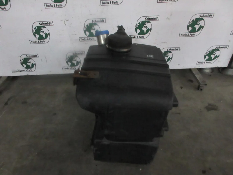 Iveco 42568926 // 41297909 AD BLUE TANK 100 LITER IVECO HI WAY EURO 6 - Tanque de combustível para Camião: foto 3 Iveco 42568926 // 41297909 AD BLUE TANK 100 LITER IVECO HI WAY EURO 6 - Tanque de combustível para Camião: foto 3