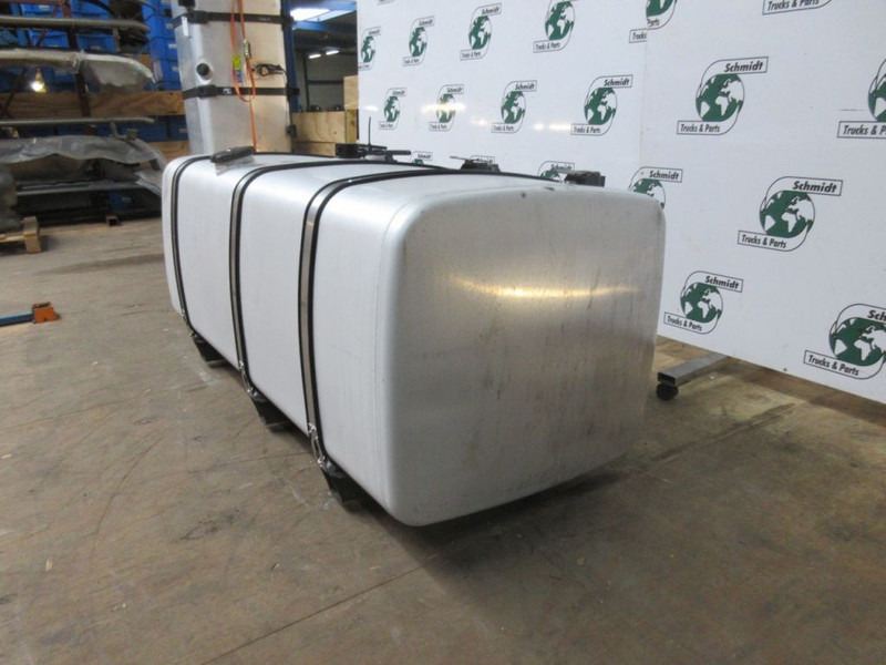 Iveco HIWAY 5801293080 BRANDSTOFTANK 640L EURO 6 - Tanque de combustível para Camião: foto 5 Iveco HIWAY 5801293080 BRANDSTOFTANK 640L EURO 6 - Tanque de combustível para Camião: foto 5