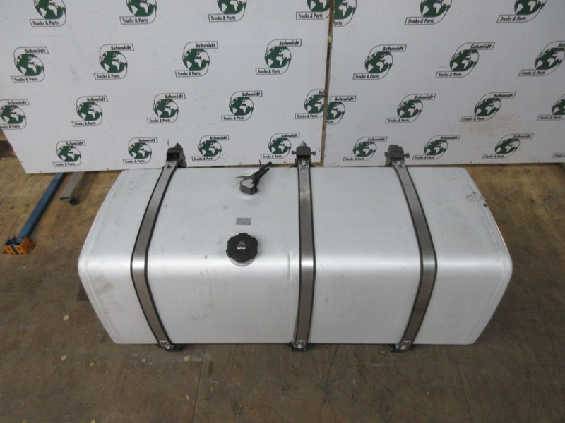 Iveco HIWAY 5801293080 BRANDSTOFTANK 640L EURO 6 - Tanque de combustível para Camião: foto 2 Iveco HIWAY 5801293080 BRANDSTOFTANK 640L EURO 6 - Tanque de combustível para Camião: foto 2