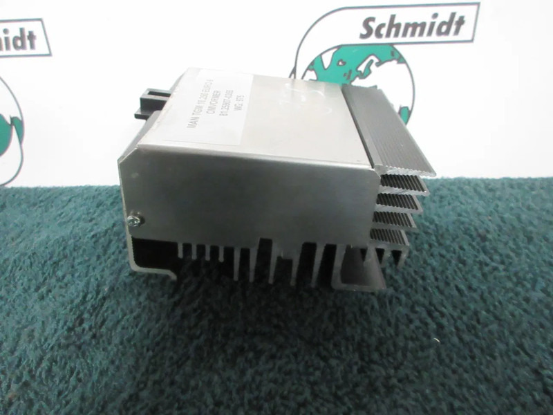 MAN 81.25907-0355 VOLTAGE CONVERTER MAT TGM EURO 6 - Sistema elétrico para Camião: foto 2 MAN 81.25907-0355 VOLTAGE CONVERTER MAT TGM EURO 6 - Sistema elétrico para Camião: foto 2