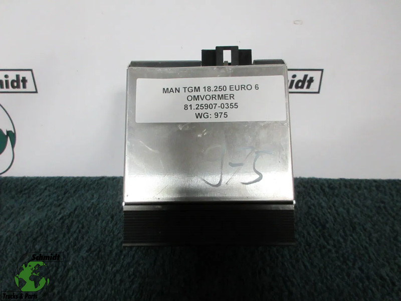 MAN 81.25907-0355 VOLTAGE CONVERTER MAT TGM EURO 6 - Sistema elétrico para Camião: foto 1 MAN 81.25907-0355 VOLTAGE CONVERTER MAT TGM EURO 6 - Sistema elétrico para Camião: foto 1