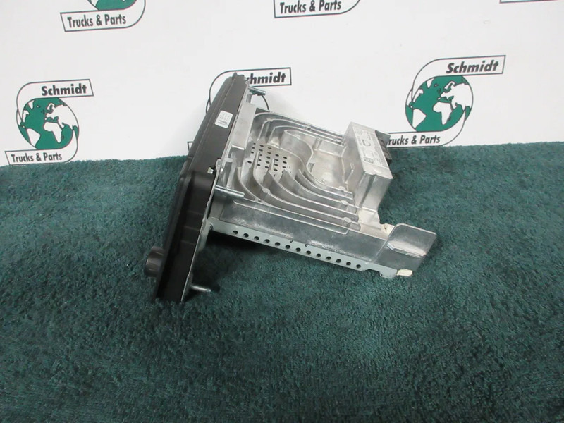 MAN 81.28100-6041 RADIO NAVIE MAN TGX 18.470 EURO 6 MODEL 2021 - Sistema elétrico para Camião: foto 4 MAN 81.28100-6041 RADIO NAVIE MAN TGX 18.470 EURO 6 MODEL 2021 - Sistema elétrico para Camião: foto 4
