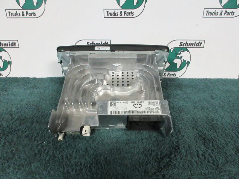 MAN 81.28100-6041 RADIO NAVIE MAN TGX 18.470 EURO 6 MODEL 2021 - Sistema elétrico para Camião: foto 3 MAN 81.28100-6041 RADIO NAVIE MAN TGX 18.470 EURO 6 MODEL 2021 - Sistema elétrico para Camião: foto 3