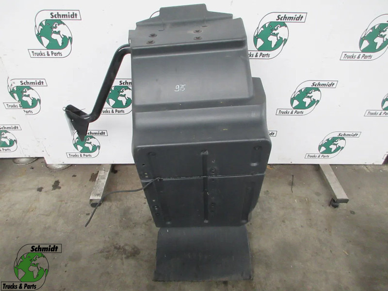 MAN 81.61210-0520//81.61210-0524 SPATBORD MAN TGM 18.250 EURO 6 - Cabine e interior para Camião: foto 1 MAN 81.61210-0520//81.61210-0524 SPATBORD MAN TGM 18.250 EURO 6 - Cabine e interior para Camião: foto 1