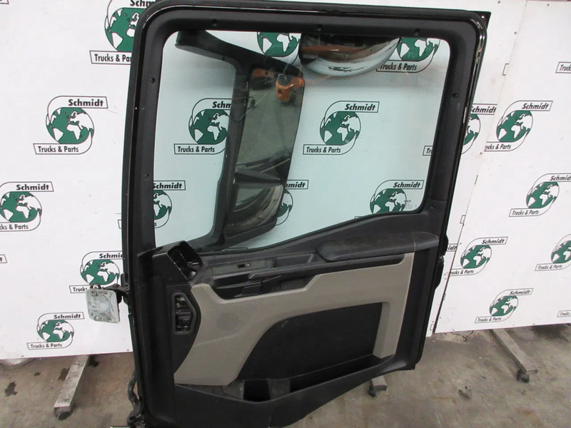 MAN 81.62600-4140//81.62600-4140//81.63730-6878 DEUR MAN TGM MODEL 2024 - Porta e peças para Camião: foto 3 MAN 81.62600-4140//81.62600-4140//81.63730-6878 DEUR MAN TGM MODEL 2024 - Porta e peças para Camião: foto 3