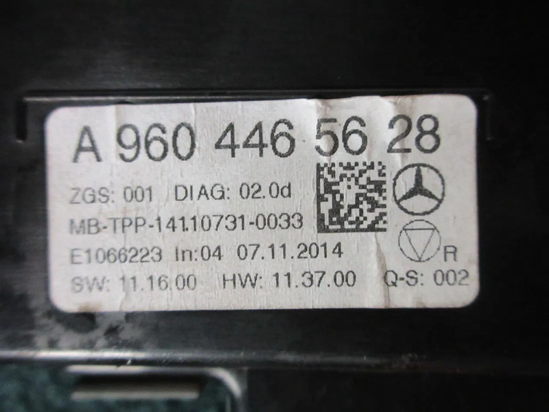 Mercedes-Benz A 960 446 56 28 /A 960 446 97 28 KACHELMODULEN BENZ MP 4 EURO 6 - Sistema elétrico para Camião: foto 5 Mercedes-Benz A 960 446 56 28 /A 960 446 97 28 KACHELMODULEN BENZ MP 4 EURO 6 - Sistema elétrico para Camião: foto 5