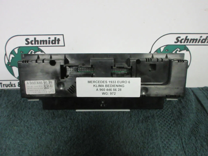 Mercedes-Benz A 960 446 56 28 /A 960 446 97 28 KACHELMODULEN BENZ MP 4 EURO 6 - Sistema elétrico para Camião: foto 4 Mercedes-Benz A 960 446 56 28 /A 960 446 97 28 KACHELMODULEN BENZ MP 4 EURO 6 - Sistema elétrico para Camião: foto 4