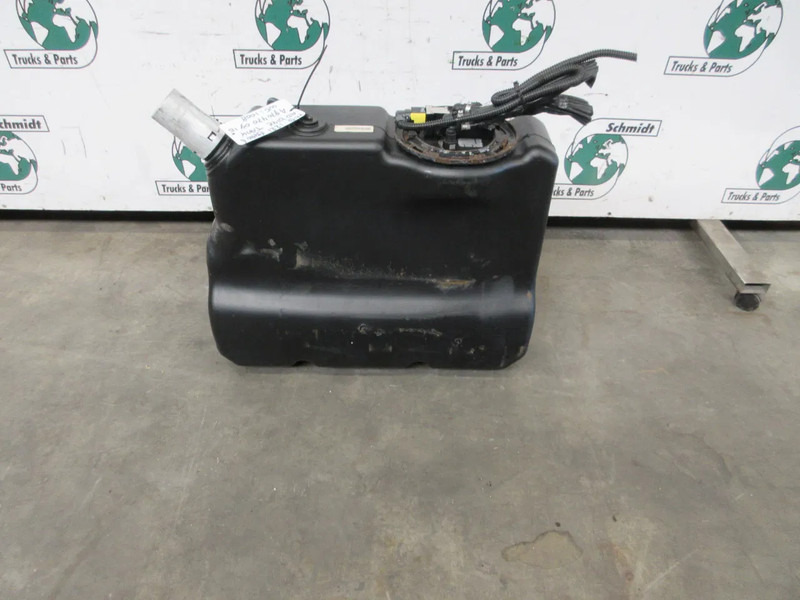 Mercedes-Benz A 970 470 09 15 AD BLUE TANK ATEGO 1221 EURO 6 - Tanque de combustível para Camião: foto 3 Mercedes-Benz A 970 470 09 15 AD BLUE TANK ATEGO 1221 EURO 6 - Tanque de combustível para Camião: foto 3