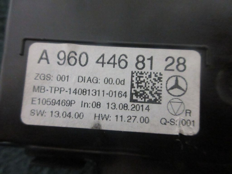 Mercedes-Benz ACTROS A 960 446 81 28 KLIMA BEDIENING EURO 6 - Sistema elétrico para Camião: foto 2 Mercedes-Benz ACTROS A 960 446 81 28 KLIMA BEDIENING EURO 6 - Sistema elétrico para Camião: foto 2
