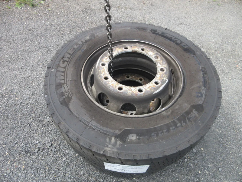 Michelin 315/70R22.5 // 2 X ACHTER BAND MET STAAL WIEL - Pneu para Camião: foto 4 Michelin 315/70R22.5 // 2 X ACHTER BAND MET STAAL WIEL - Pneu para Camião: foto 4