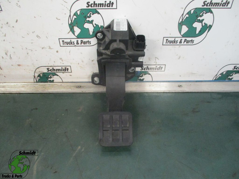 Renault 7482267250 Gas pedaal T 460 - Pedal para Camião: foto 1 Renault 7482267250 Gas pedaal T 460 - Pedal para Camião: foto 1
