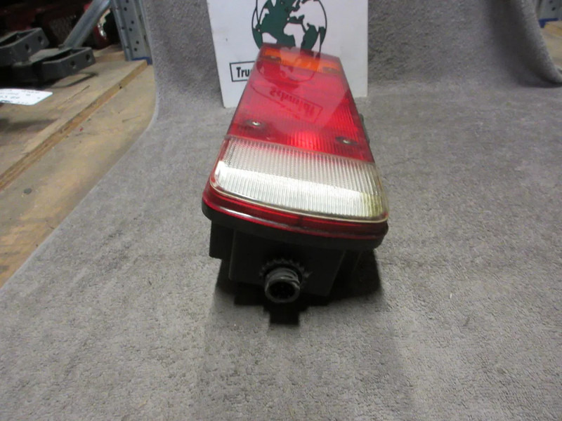 Scania 1792376 // 1792375 //ACHTERLAMP SCANIA R 450 EURO 6 RECHTS & LINKS - Farol traseiros para Camião: foto 2 Scania 1792376 // 1792375 //ACHTERLAMP SCANIA R 450 EURO 6 RECHTS & LINKS - Farol traseiros para Camião: foto 2