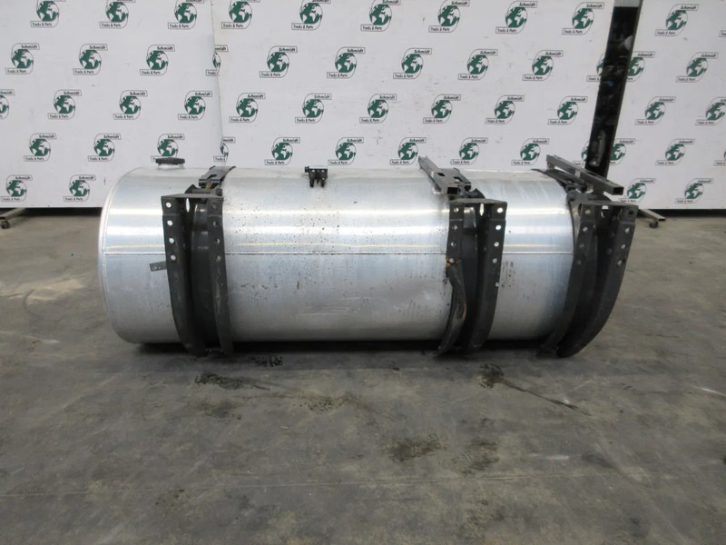 Volvo 21335730 DIESELTANK 750 LITER VOLVO FH 460 EURO 6 MODEL 2021 - Tanque de combustível para Camião: foto 3 Volvo 21335730 DIESELTANK 750 LITER VOLVO FH 460 EURO 6 MODEL 2021 - Tanque de combustível para Camião: foto 3