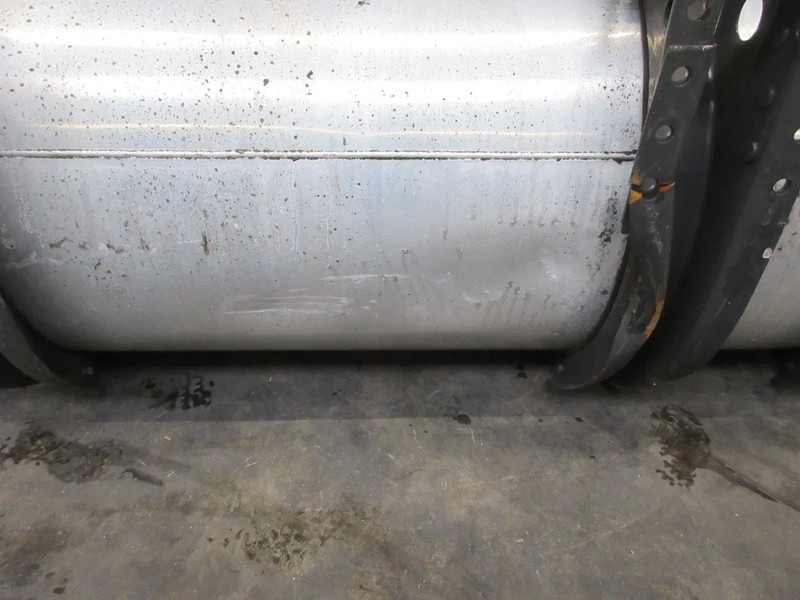 Volvo 21335730 DIESELTANK 750 LITER VOLVO FH 460 EURO 6 MODEL 2021 - Tanque de combustível para Camião: foto 4 Volvo 21335730 DIESELTANK 750 LITER VOLVO FH 460 EURO 6 MODEL 2021 - Tanque de combustível para Camião: foto 4