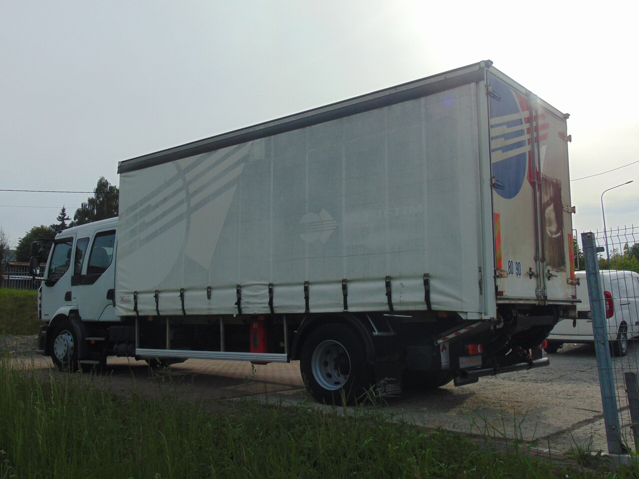 RENAULT Midlum 240DXi - Camião de lona: foto 3 RENAULT Midlum 240DXi - Camião de lona: foto 3