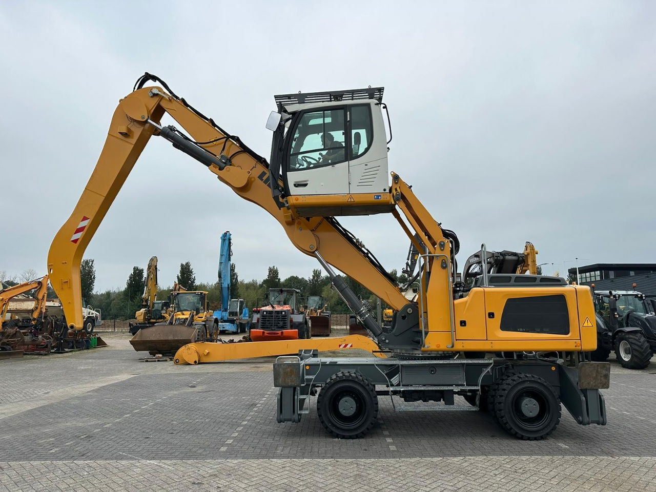 Liebherr LH 30 M - Manipulador de material: foto 1 Liebherr LH 30 M - Manipulador de material: foto 1