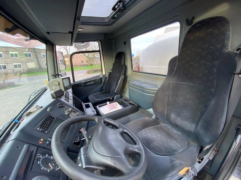 Locação financeira de DAF 65CF-240 / FULL STEEL / POMP / 3 COMPARTIMENTS / 8350 LITER / ONLY:25969 KM / EURO-2 / MANUAL / GOOD CONDITION DAF 65CF-240 / FULL STEEL / POMP / 3 COMPARTIMENTS / 8350 LITER / ONLY:25969 KM / EURO-2 / MANUAL / GOOD CONDITION: foto 18