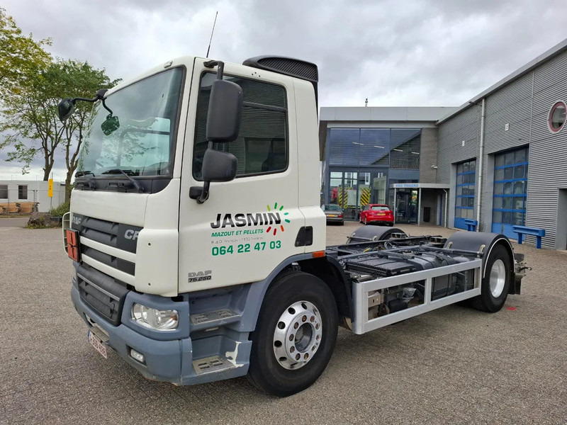 DAF CF75-250 / ADR / ONLY:320740 KM / PTO / INLINER / ALCOA / GOOD CONDITION / MANUAL / EURO-5 / 2011 - Camião chassi: foto 1 DAF CF75-250 / ADR / ONLY:320740 KM / PTO / INLINER / ALCOA / GOOD CONDITION / MANUAL / EURO-5 / 2011 - Camião chassi: foto 1