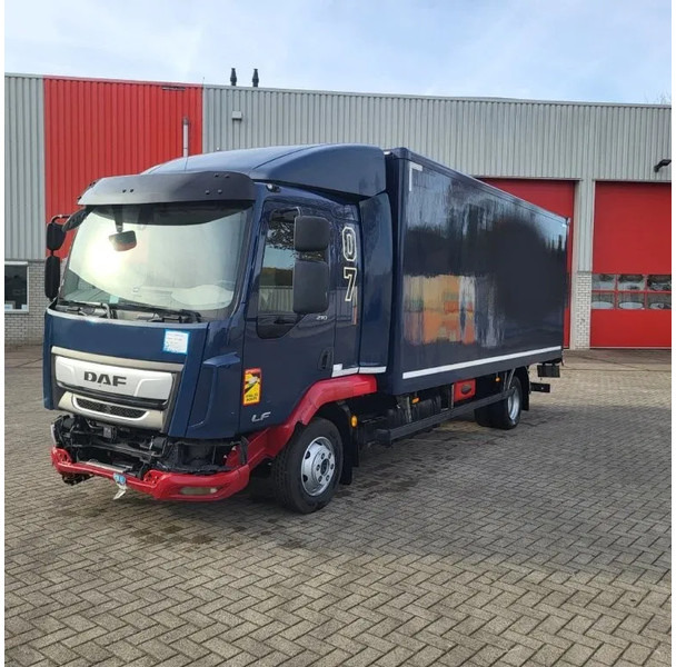DAF LF 210 / ENGINE RUNNING / ONLY:120371 KM / PLATFORM:1000 KG / LWDS / AIRCO / AUTOMATIC / EURO-6 / 2022 - Camião furgão: foto 1 DAF LF 210 / ENGINE RUNNING / ONLY:120371 KM / PLATFORM:1000 KG / LWDS / AIRCO / AUTOMATIC / EURO-6 / 2022 - Camião furgão: foto 1