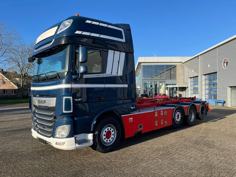 DAF XF106-530 8X2 / AJK HOOKLIFT 25000KG / 9 TON FRONT AXLE / NAVI / ONLY:612482 KM / SSC / AUTOMATIC / EURO-6 / 2019 - Camião polibenne: foto 1 DAF XF106-530 8X2 / AJK HOOKLIFT 25000KG / 9 TON FRONT AXLE / NAVI / ONLY:612482 KM / SSC / AUTOMATIC / EURO-6 / 2019 - Camião polibenne: foto 1