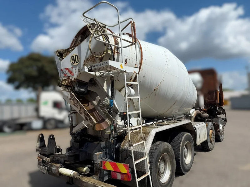 Liebherr 804 FSL 804 FSL / 8m³ / WATERTANK 500 LITER / POMP NOT INCLUDED / ! EMPTY ! / 2015 - Equipamento: foto 5 Liebherr 804 FSL 804 FSL / 8m³ / WATERTANK 500 LITER / POMP NOT INCLUDED / ! EMPTY ! / 2015 - Equipamento: foto 5