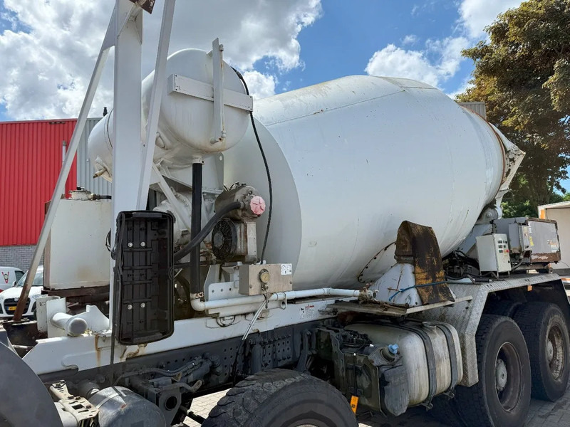 Liebherr 804 FSL 804 FSL / 8m³ / WATERTANK 500 LITER / POMP NOT INCLUDED / ! EMPTY ! / 2015 - Equipamento: foto 1 Liebherr 804 FSL 804 FSL / 8m³ / WATERTANK 500 LITER / POMP NOT INCLUDED / ! EMPTY ! / 2015 - Equipamento: foto 1