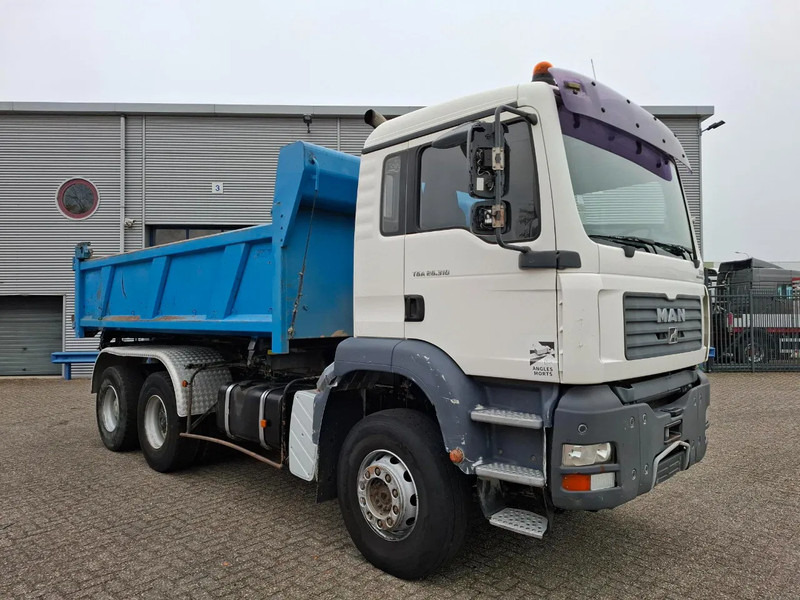 MAN TGA 26.310 / 6X4 / 2XBIG AXLE / 2SIDE TIPPER / ONLY:545423 KM / TUV:06-05-2026 / FULL-STEEL / AIRCO / MANUAL / EURO-4 / 2005 - Camião basculante: foto 4 MAN TGA 26.310 / 6X4 / 2XBIG AXLE / 2SIDE TIPPER / ONLY:545423 KM / TUV:06-05-2026 / FULL-STEEL / AIRCO / MANUAL / EURO-4 / 2005 - Camião basculante: foto 4