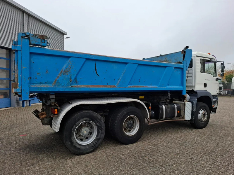 Camião basculante MAN TGA 26.310 / 6X4 / 2XBIG AXLE / 2SIDE TIPPER / ONLY:545423 KM / TUV:06-05-2026 / FULL-STEEL / AIRCO / MANUAL / EURO-4 / 2005: foto 13 Camião basculante MAN TGA 26.310 / 6X4 / 2XBIG AXLE / 2SIDE TIPPER / ONLY:545423 KM / TUV:06-05-2026 / FULL-STEEL / AIRCO / MANUAL / EURO-4 / 2005: foto 13