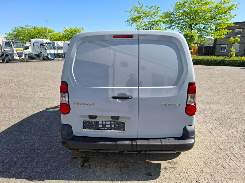 Peugeot Partner 1.6 HDI / TUV:12-01-2026 / AIRCO / CLOSED BOX / MANUAL / EURO-5 b / 2015 - Furgão compacto: foto 4 Peugeot Partner 1.6 HDI / TUV:12-01-2026 / AIRCO / CLOSED BOX / MANUAL / EURO-5 b / 2015 - Furgão compacto: foto 4