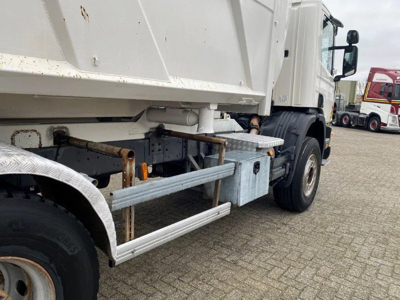 Camião basculante Scania 124-400 / 6X4 / RETARDER / BIG AXLE / FULL STEEL / 2SIDE TIPPER / OLD TACHO / AIRCO / MANUAL / EURO-2 / 2000: foto 17