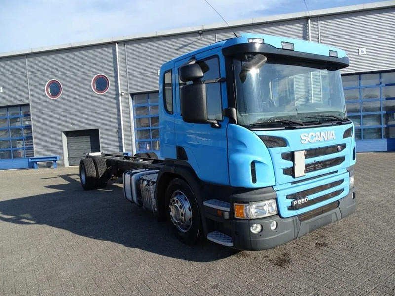 Scania P250 / AUTOMATIC / ONLY 155351 DKM / GOOD STATE / WB 5900 CM / FULL AIR / NAVI / EURO-6 / 2014 - Camião chassi: foto 2 Scania P250 / AUTOMATIC / ONLY 155351 DKM / GOOD STATE / WB 5900 CM / FULL AIR / NAVI / EURO-6 / 2014 - Camião chassi: foto 2