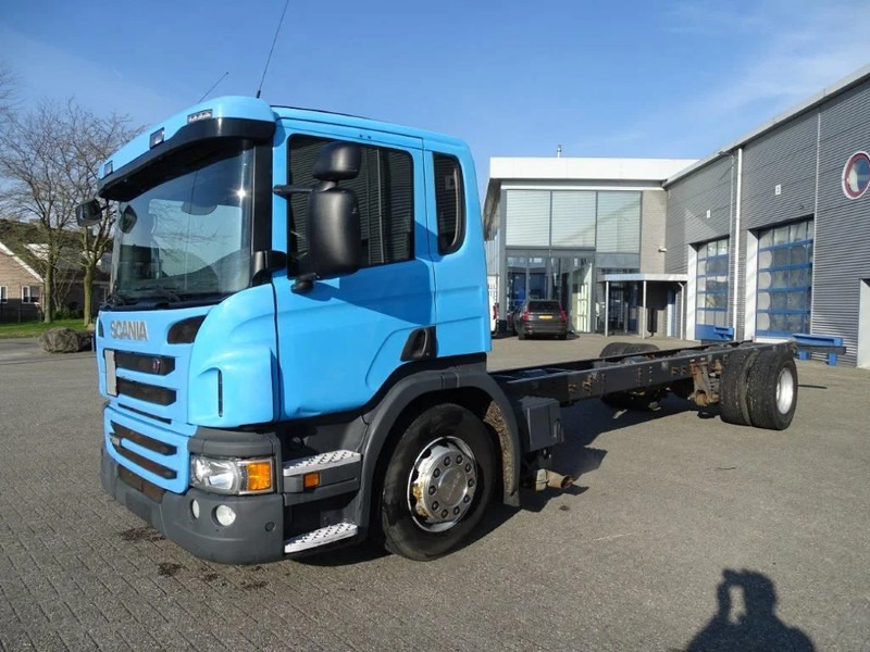 Scania P250 / AUTOMATIC / ONLY 155351 DKM / GOOD STATE / WB 5900 CM / FULL AIR / NAVI / EURO-6 / 2014 - Camião chassi: foto 1 Scania P250 / AUTOMATIC / ONLY 155351 DKM / GOOD STATE / WB 5900 CM / FULL AIR / NAVI / EURO-6 / 2014 - Camião chassi: foto 1