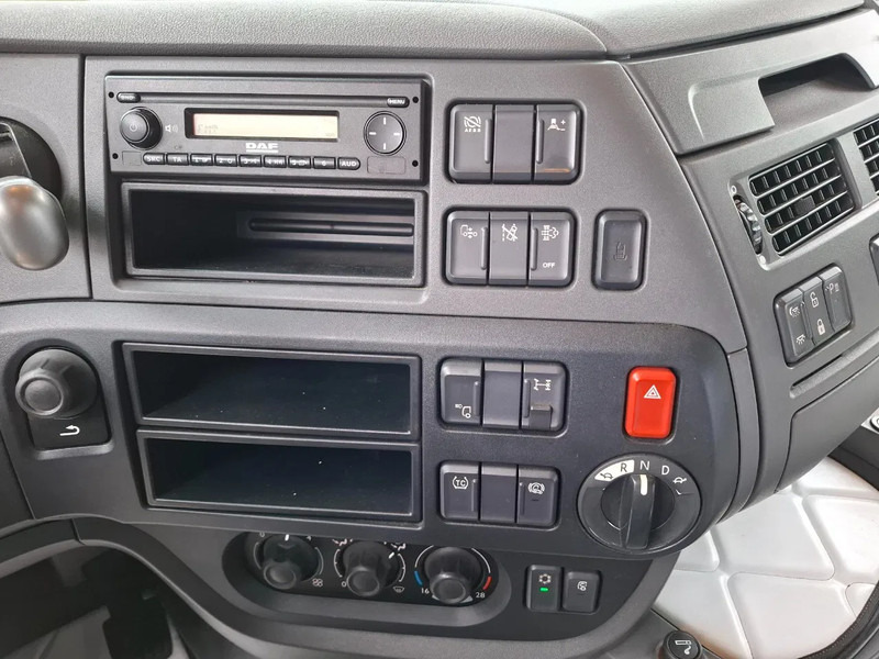 Tractor DAF XF106-460 / DEB / TUV:20-01-2026 / 753438 KM / FRIDGE / ACC / LWDS / GEN2 V2 TACHO / ALCOA / AUTOMATIC / EURO-6 / 2017: foto 18