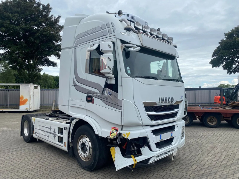 Iveco Stralis 570 XP / ENGINE RUNNING / INTARDER / PARKCOOL / DOUBLE TANK / NAVI / LEATHER / ONLY:749717 KM / ALCOA / EURO-6 / 2017 - Tractor: foto 2 Iveco Stralis 570 XP / ENGINE RUNNING / INTARDER / PARKCOOL / DOUBLE TANK / NAVI / LEATHER / ONLY:749717 KM / ALCOA / EURO-6 / 2017 - Tractor: foto 2