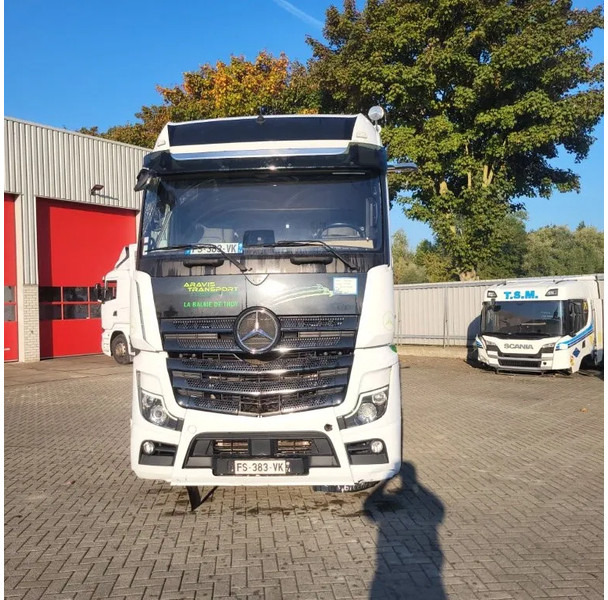 Mercedes-Benz ACTROS 1863 / ENGINE RUNNING / RETARDER / PARK-COOL /HYDRAULICS / ONLY: 268593KM / GIGA-SPACE / MIRRORCAM / AUTOMATIC / EURO-6 / - Tractor: foto 3 Mercedes-Benz ACTROS 1863 / ENGINE RUNNING / RETARDER / PARK-COOL /HYDRAULICS / ONLY: 268593KM / GIGA-SPACE / MIRRORCAM / AUTOMATIC / EURO-6 / - Tractor: foto 3