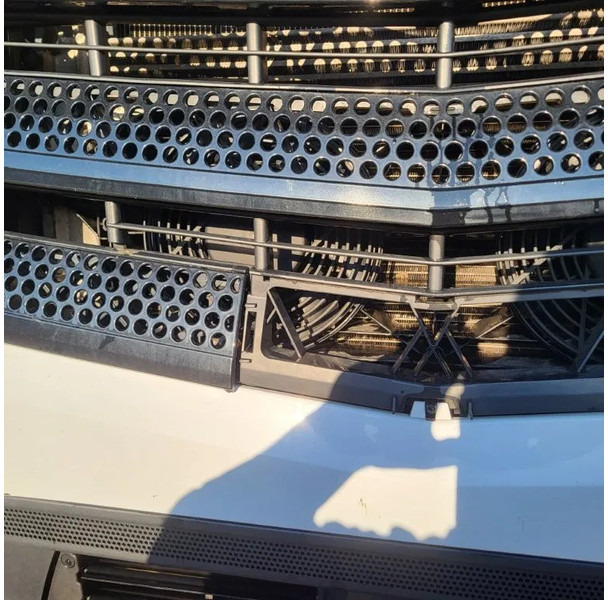 Locação financeira de Mercedes-Benz ACTROS 1863 / ENGINE RUNNING / RETARDER / PARK-COOL /HYDRAULICS / ONLY: 268593KM / GIGA-SPACE / MIRRORCAM / AUTOMATIC / EURO-6 / Mercedes-Benz ACTROS 1863 / ENGINE RUNNING / RETARDER / PARK-COOL /HYDRAULICS / ONLY: 268593KM / GIGA-SPACE / MIRRORCAM / AUTOMATIC / EURO-6 /: foto 14 Locação financeira de Mercedes-Benz ACTROS 1863 / ENGINE RUNNING / RETARDER / PARK-COOL /HYDRAULICS / ONLY: 268593KM / GIGA-SPACE / MIRRORCAM / AUTOMATIC / EURO-6 / Mercedes-Benz ACTROS 1863 / ENGINE RUNNING / RETARDER / PARK-COOL /HYDRAULICS / ONLY: 268593KM / GIGA-SPACE / MIRRORCAM / AUTOMATIC / EURO-6 /: foto 14