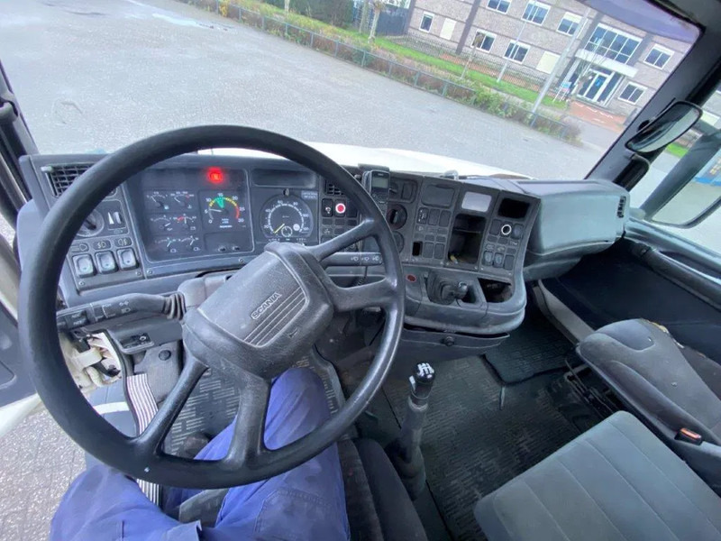 Fotografia de interior 1: Tractor Scania T114-340 / ONLY:207529 KM / GOOD CONDITION / OLD TACHO / MANUAL / EURO-2 / 1998