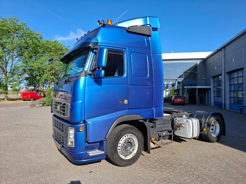 Volvo FH13-400 / HYDRAULICS / NL TRUCK / TUV:14-09-2025 / GLOBETROTTER / FRIGDE / AIRCO / AUTOMATIC / EURO-5 / 2006 - Tractor: foto 1 Volvo FH13-400 / HYDRAULICS / NL TRUCK / TUV:14-09-2025 / GLOBETROTTER / FRIGDE / AIRCO / AUTOMATIC / EURO-5 / 2006 - Tractor: foto 1