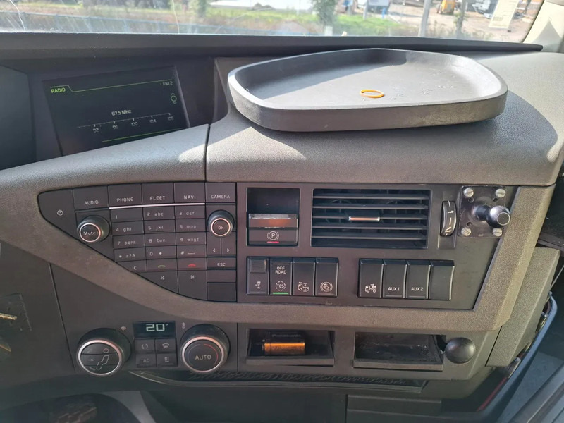 Tractor Volvo FH4-460 / VEB+ / DOUBLE TANK / FRIDGE / AIRCO / AUTOMATIC / EURO-6 / 2014: foto 16 Tractor Volvo FH4-460 / VEB+ / DOUBLE TANK / FRIDGE / AIRCO / AUTOMATIC / EURO-6 / 2014: foto 16