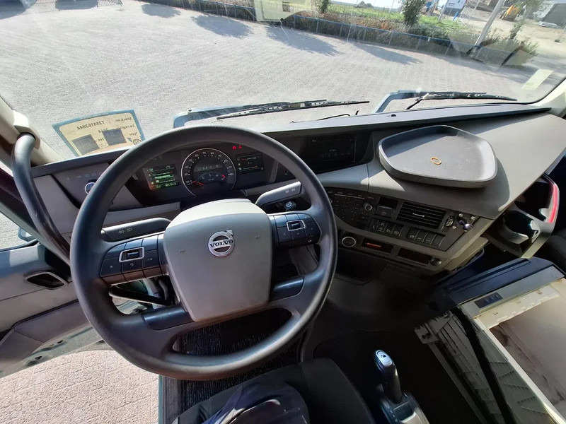 Tractor Volvo FH4-460 / VEB+ / DOUBLE TANK / FRIDGE / AIRCO / AUTOMATIC / EURO-6 / 2014: foto 11 Tractor Volvo FH4-460 / VEB+ / DOUBLE TANK / FRIDGE / AIRCO / AUTOMATIC / EURO-6 / 2014: foto 11