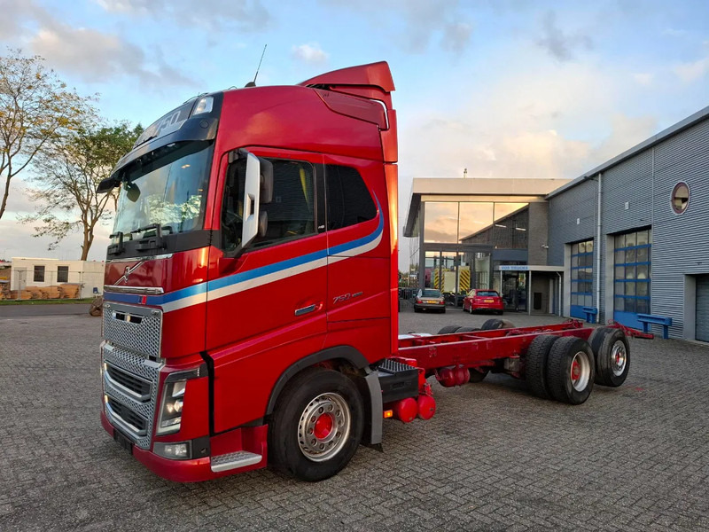Volvo FH16-750 / BIG AXLE / VEB+ / ONLY:679711 KM / DYNAMIC STEERING / NAVI / LWDS / FULL-AIR / AUTOMATIC / EURO-6 / 2018 - Camião chassi: foto 1 Volvo FH16-750 / BIG AXLE / VEB+ / ONLY:679711 KM / DYNAMIC STEERING / NAVI / LWDS / FULL-AIR / AUTOMATIC / EURO-6 / 2018 - Camião chassi: foto 1