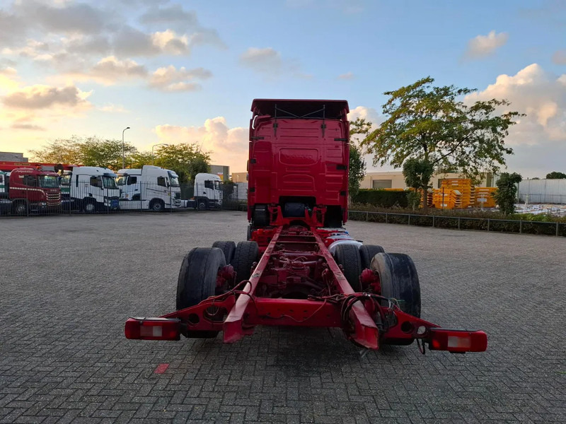Volvo FH16-750 / BIG AXLE / VEB+ / ONLY:679711 KM / DYNAMIC STEERING / NAVI / LWDS / FULL-AIR / AUTOMATIC / EURO-6 / 2018 - Camião chassi: foto 4 Volvo FH16-750 / BIG AXLE / VEB+ / ONLY:679711 KM / DYNAMIC STEERING / NAVI / LWDS / FULL-AIR / AUTOMATIC / EURO-6 / 2018 - Camião chassi: foto 4