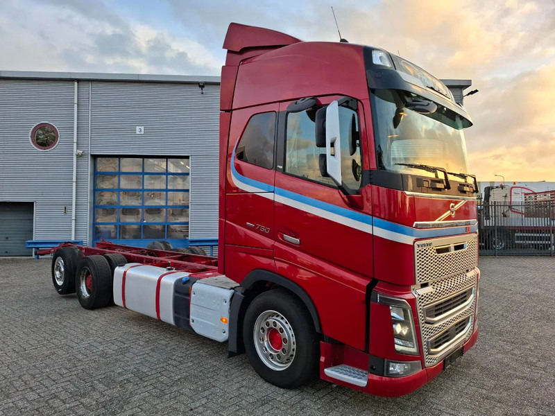Volvo FH16-750 / BIG AXLE / VEB+ / ONLY:679711 KM / DYNAMIC STEERING / NAVI / LWDS / FULL-AIR / AUTOMATIC / EURO-6 / 2018 - Camião chassi: foto 2 Volvo FH16-750 / BIG AXLE / VEB+ / ONLY:679711 KM / DYNAMIC STEERING / NAVI / LWDS / FULL-AIR / AUTOMATIC / EURO-6 / 2018 - Camião chassi: foto 2