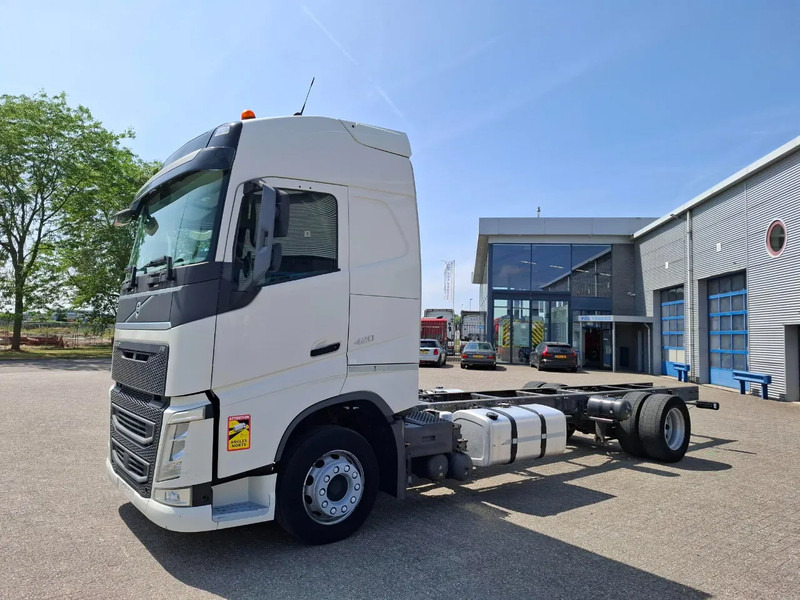 Volvo FH4-420 / PTO / DOUBLE TANK / I-PARKCOOL / VEB+ / LWDS / TUV:10-07-2025 / AUTOMATIC / EURO-6 / 2016 - Camião chassi: foto 1 Volvo FH4-420 / PTO / DOUBLE TANK / I-PARKCOOL / VEB+ / LWDS / TUV:10-07-2025 / AUTOMATIC / EURO-6 / 2016 - Camião chassi: foto 1