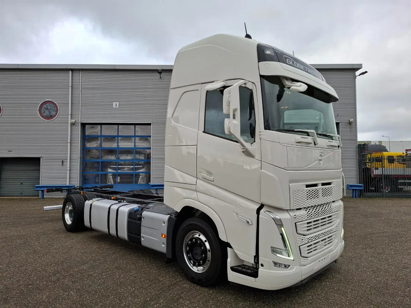 Volvo FH5-500 / XL / VEB+ / I-SAVE / I-PARKCOOL / ONLY:175784 KM / GERMAN TRUCK / FULL-AIR / WB:490 / ALCOA / LEATHER / 2023 - Camião chassi: foto 2 Volvo FH5-500 / XL / VEB+ / I-SAVE / I-PARKCOOL / ONLY:175784 KM / GERMAN TRUCK / FULL-AIR / WB:490 / ALCOA / LEATHER / 2023 - Camião chassi: foto 2