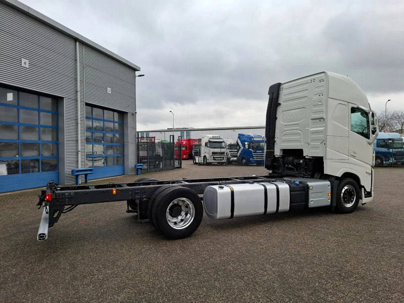 Volvo FH5-500 / XL / VEB+ / I-SAVE / I-PARKCOOL / ONLY:175784 KM / GERMAN TRUCK / FULL-AIR / WB:490 / ALCOA / LEATHER / 2023 - Camião chassi: foto 5 Volvo FH5-500 / XL / VEB+ / I-SAVE / I-PARKCOOL / ONLY:175784 KM / GERMAN TRUCK / FULL-AIR / WB:490 / ALCOA / LEATHER / 2023 - Camião chassi: foto 5