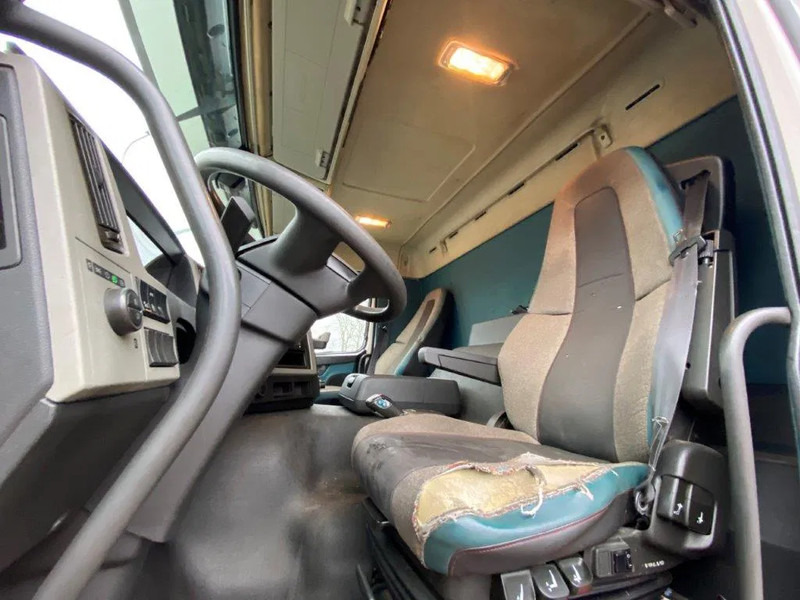 Camião de lona Volvo FM11-330 / LOW KM'S:472120 KM / LWDS / FULL-AIR / NAVI / CURTAIN SAILS / PLATFORM 2500KG / AUTOMATIC / EURO-6 / 2016: foto 16