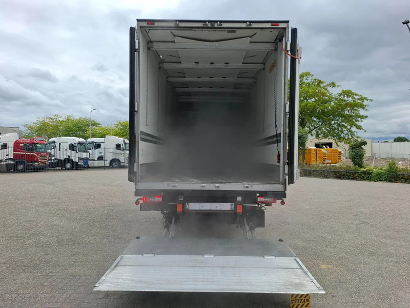 Locação financeira de Volvo FM11-330 / VEB / LWDS / ONLY:442862 KM / CARRIER SUPRA 1250 / DOPPELSTOCK / PLATFORM 2TON / DATALOG / FULL-AIR / TOP CONDITION / Volvo FM11-330 / VEB / LWDS / ONLY:442862 KM / CARRIER SUPRA 1250 / DOPPELSTOCK / PLATFORM 2TON / DATALOG / FULL-AIR / TOP CONDITION /: foto 7