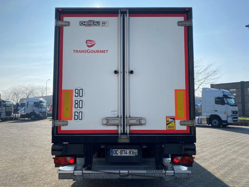 Volvo FM4-420 / COMPLETE COOL+FREEZE COMBI / CHEREAU / THROUGH-LOADING SYSTEM / 2XPLATFORM DHOLLANDIA / FREEZING LOCK / AUTOMATIC / EU - Camião frigorífico: foto 4 Volvo FM4-420 / COMPLETE COOL+FREEZE COMBI / CHEREAU / THROUGH-LOADING SYSTEM / 2XPLATFORM DHOLLANDIA / FREEZING LOCK / AUTOMATIC / EU - Camião frigorífico: foto 4