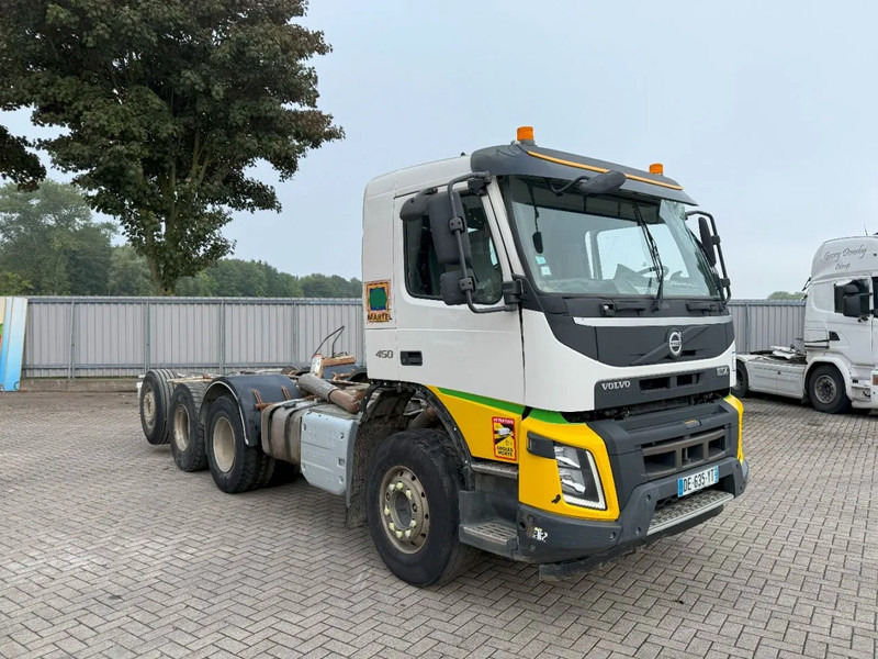 Volvo FMX 450 / ENGINE RUNNING / 8X4 / VEB / ONLY:260642 KM / PTO / LIFT+LENKACHSE / ALCOA / AUTOMATIC / EURO-6 / 2014 - Camião chassi: foto 2 Volvo FMX 450 / ENGINE RUNNING / 8X4 / VEB / ONLY:260642 KM / PTO / LIFT+LENKACHSE / ALCOA / AUTOMATIC / EURO-6 / 2014 - Camião chassi: foto 2